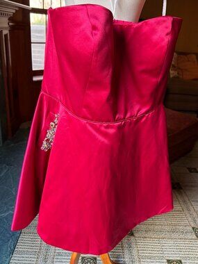 NWT Sherri Hill Wine Satin Strapless Dress with Beaded Pockets - Size 26